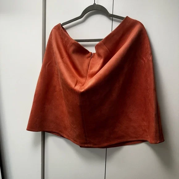 Light pink suede skirt - Picture 2 of 2